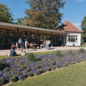 Mehr über den Artikel erfahren 17 Magazin 04-25 · Café im Kurpark