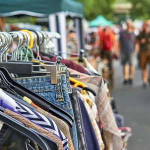 Flohmarkt draußen