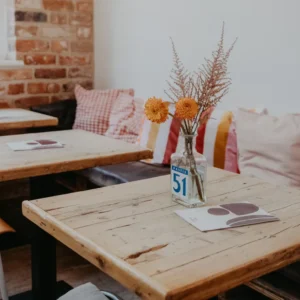 bell and beans cafe lueneburg gemuetliches sitzen