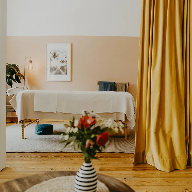 caro liebt massage liege